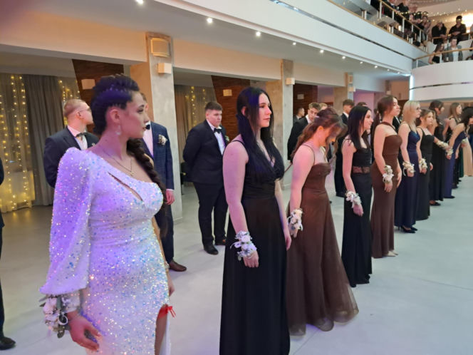 Studniówka 2026 maturzystów ZSTM w Skarżysku-Kamiennej