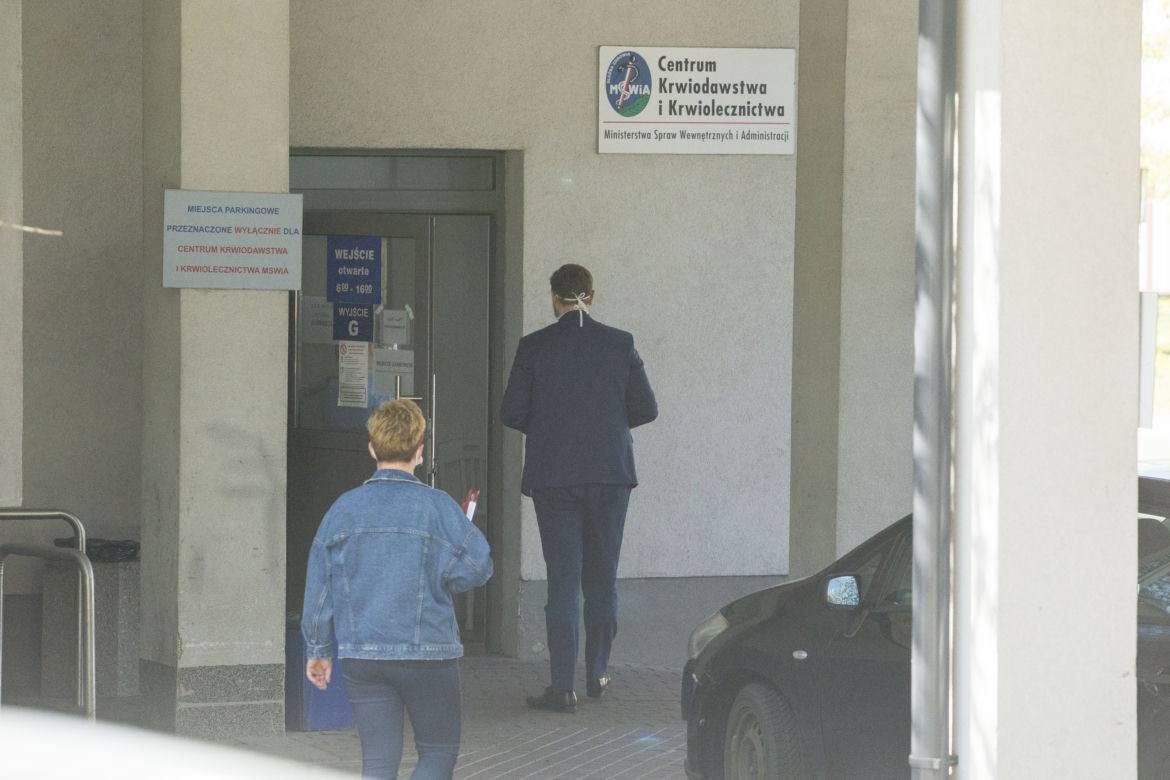 Minister Michał Woś oddał krew dla chorych