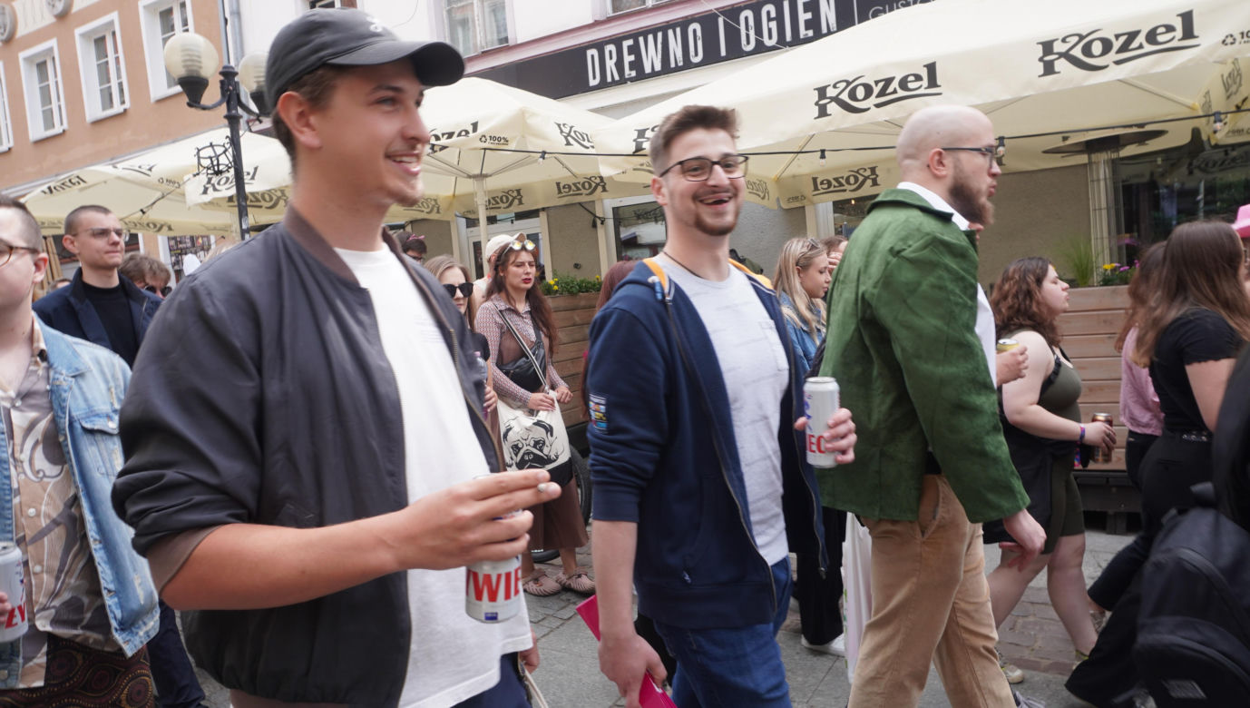 Kortowiada 2024. Parada Wydziałów przeszła ulicami miasta. Studenci tłumnie wzięli udział w imprezie