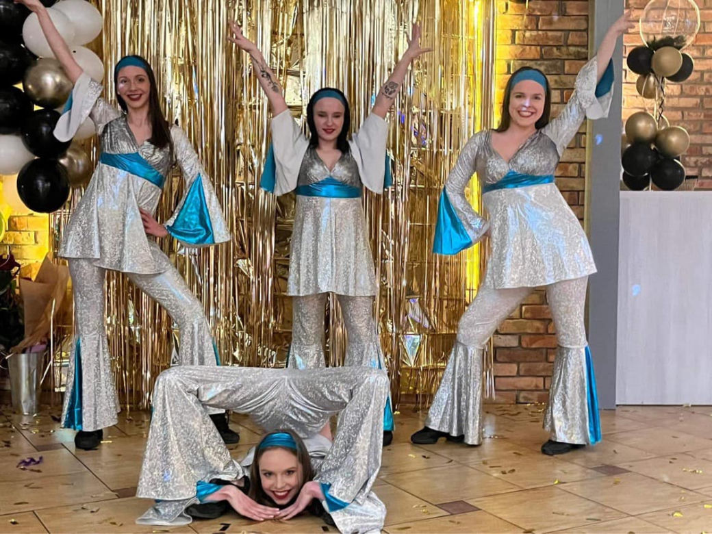 Grupa cheerleaders Kolejorz Girls