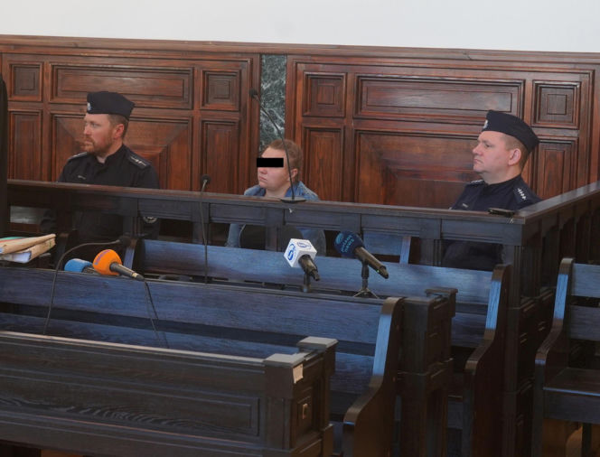 Wyrodna matka omal nie zagłodziła syna na śmierć. 13-letni Kacperek ważył tylko 9,8 kg!