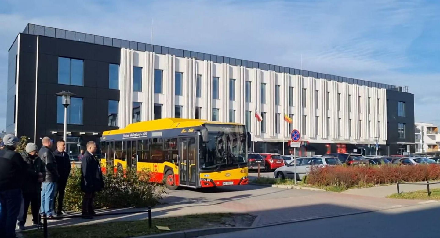 Nie będzie dojeżdżał, bo jest za długi. Mieszkańcy są wściekli, a urząd uspokaja