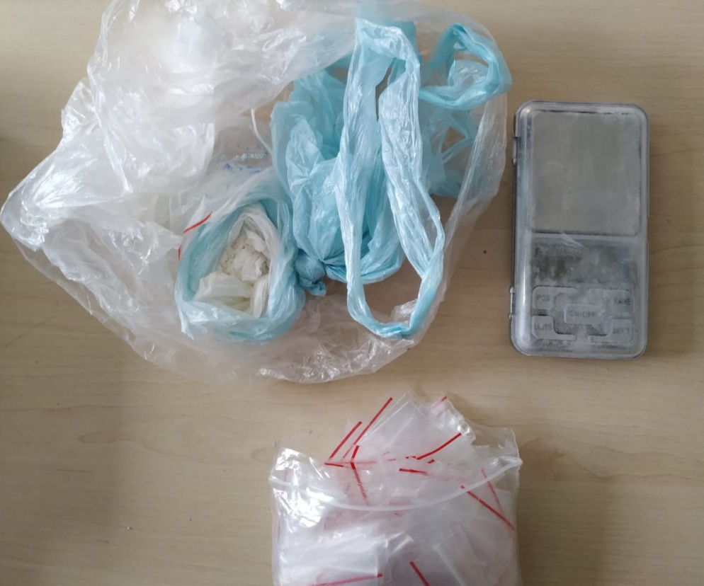 Chcieli zmylić bydgoskich policjantów. Amfetaminę schowali do pudełka śniadaniowego! 