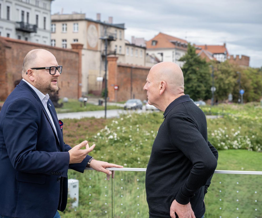 Spacer po Toruniu i rozmowa z prezydentem Pawłem Gulewskim
