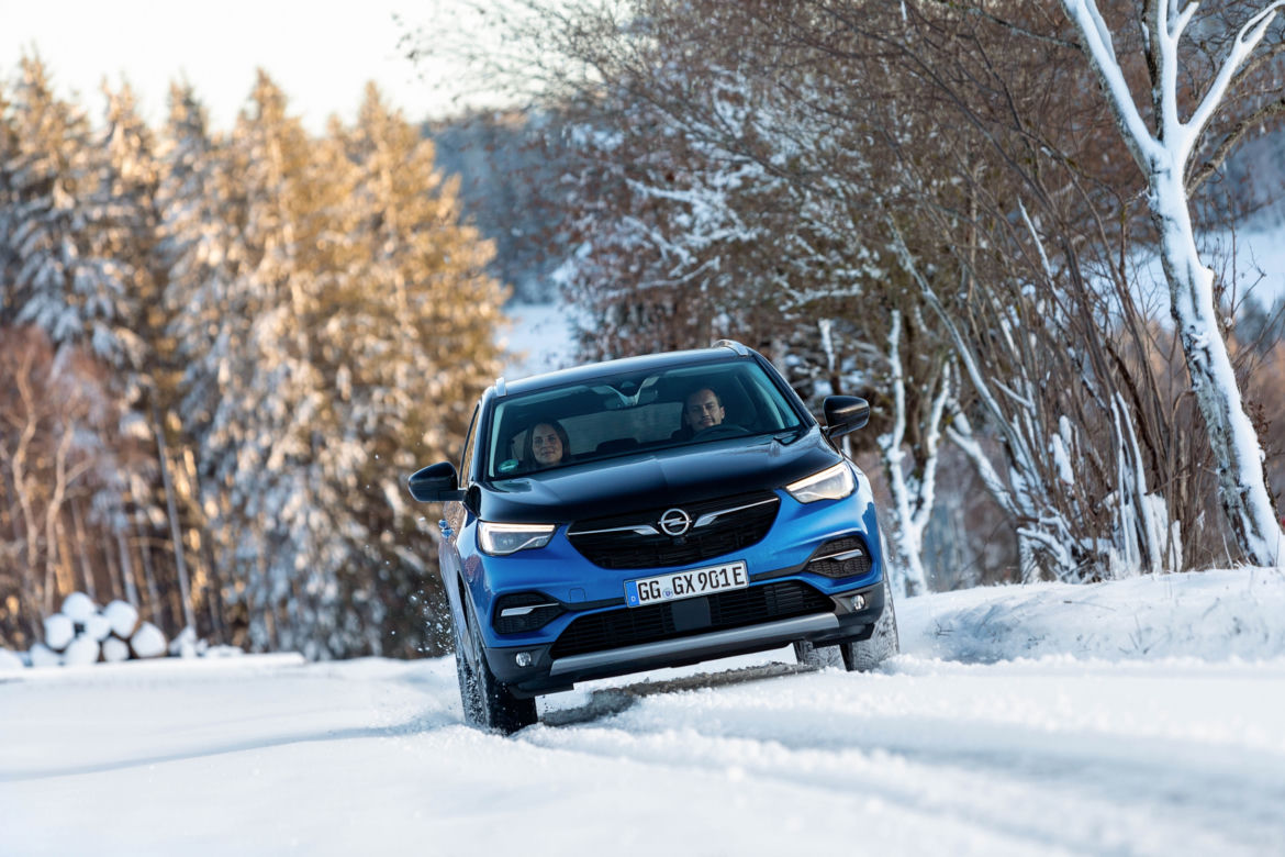 Opel Grandland X Hybrid4 1.6 Turbo A8 300 KM AWD