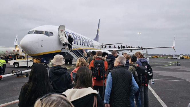  Pracownicy Ryanair polują na turystów! Liczą na ogromne premie 