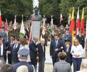 Odsłonięcie pomnika generała Zbigniewa Ścibora Rylskiego