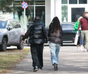 Michał Koterski z dziewczyną na spacerze