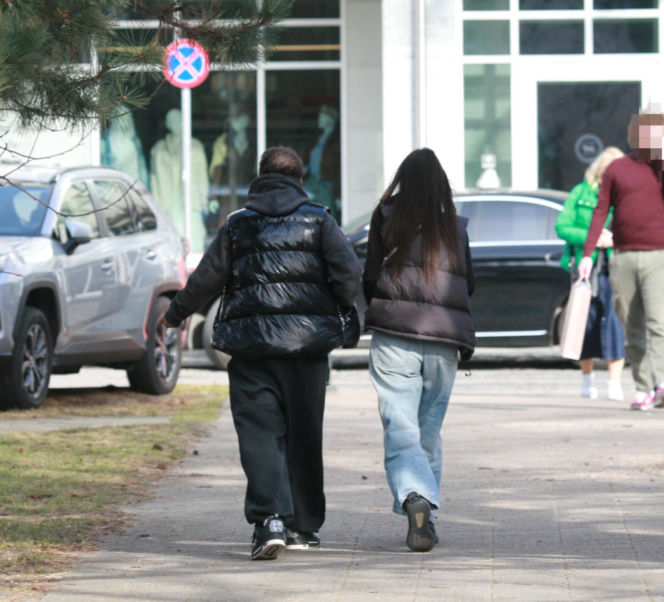 Michał Koterski z dziewczyną na spacerze