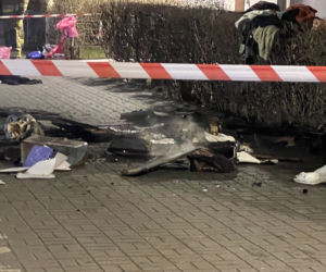 Ogień strawił mieszkanie na Targówku. Trzy osoby w szpitalu