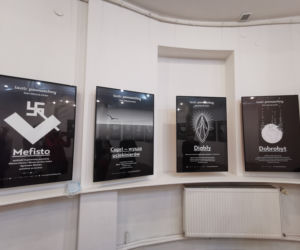 Plakat, który się wtrąca
