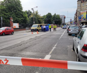 Katowice: 19-latka zginęła pod kołami autobusu! Została wepchnięta? 
