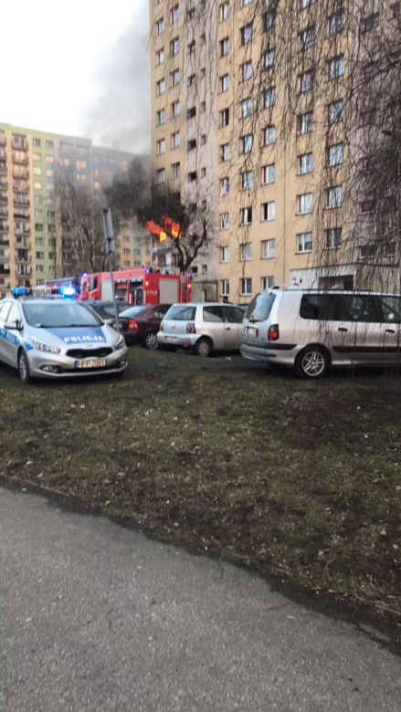 Zabrze. Wybuch w bloku przy ul. Struzika 6. Mężczyzna wyleciał z 2 piętra [ZDJĘCIA]