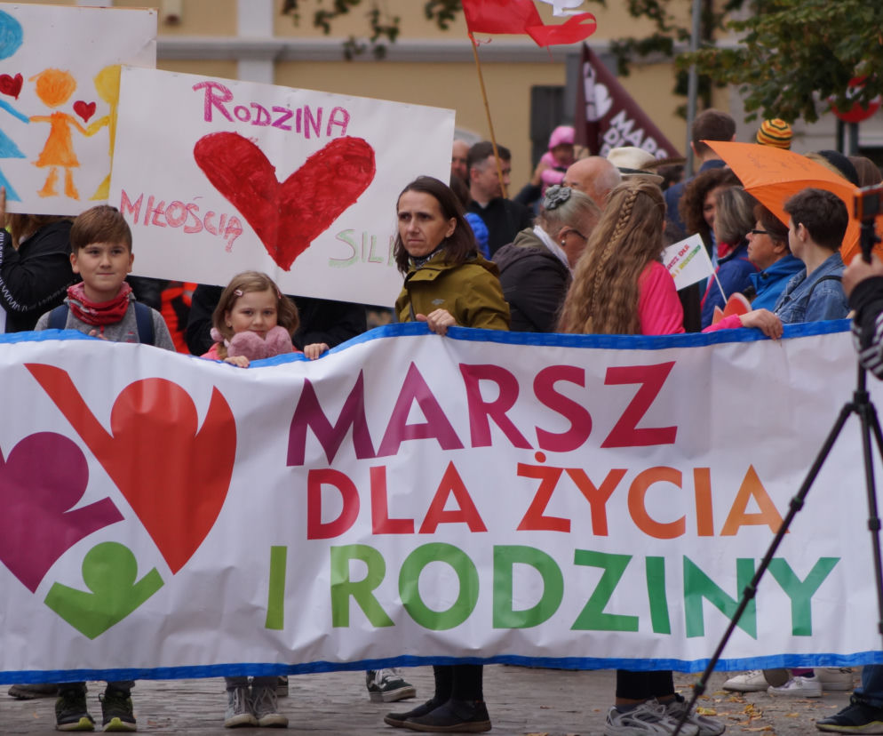 Marsz dla Życia i Rodziny 2021. Radosny tłum przeszedł ulicami Bydgoszczy