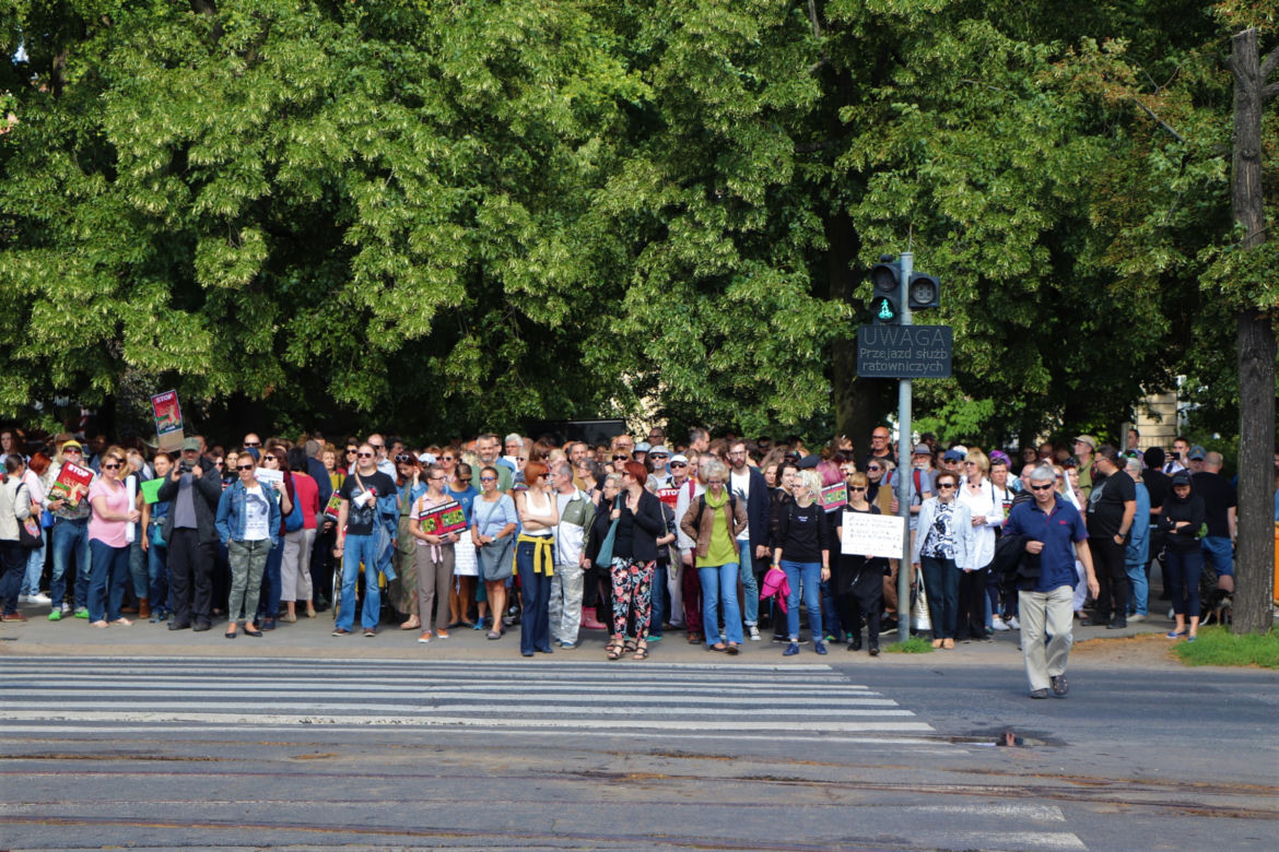 Wielki protest w Toruniu. Mieszkańcy mówią #stopBETONOZIE