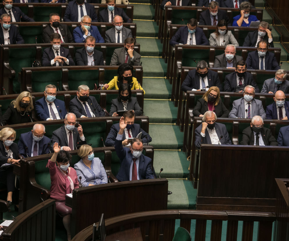 Sondaż. Nowe rozdanie w Sejmie! Podział mandatów ujawnia prawdę