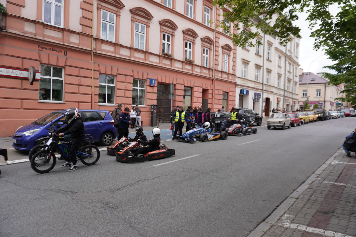 Rzeszowskie Juwenalia rozpoczęte. Barwny korowód przeszedł przez miasto 