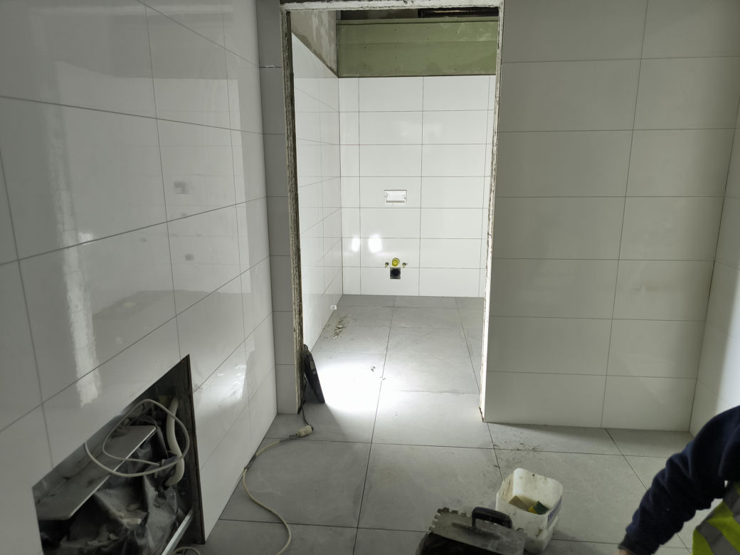 Modernizacja Pływalni Akwawit w Lesznie stan na październik 2026
