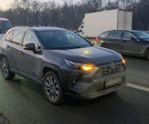 Wypadek na Trasie Łazienkowskiej. Autobus i trzy auta rozbite