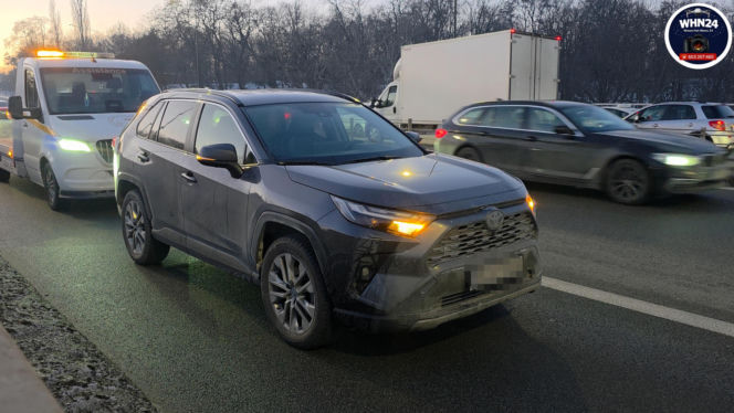 Wypadek na Trasie Łazienkowskiej. Autobus i trzy auta rozbite