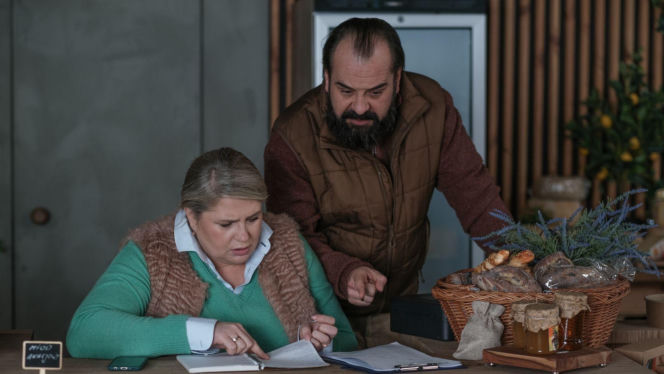 Barwy szczęścia odc. 3381. Borys (Jakub Wieczorek), Aldona (Elżbieta Romanowska)