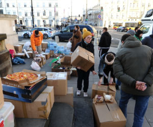 Darmowe noclegownie, szczepienia bez zapisu. Tak Warszawa pomaga uchodźcom