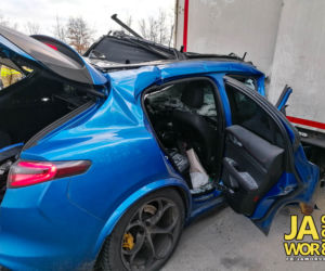 Alfa romeo wbiła się w ciężarówkę. Szokujące wypadek na A4 