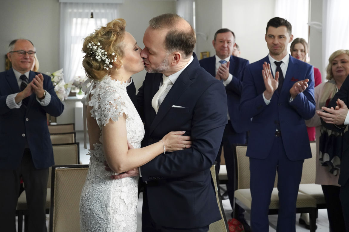 Barwy szczęścia, odc. 2626: Sabina (Barbara Jonak), Kazik (Grzegorz Mielczarek), Darek (Andrzej Niemyt), Zdzisio (Zbigniew Buczkowski), Róża (Anna Gronostaj), Zuzia (Anna Adamus)