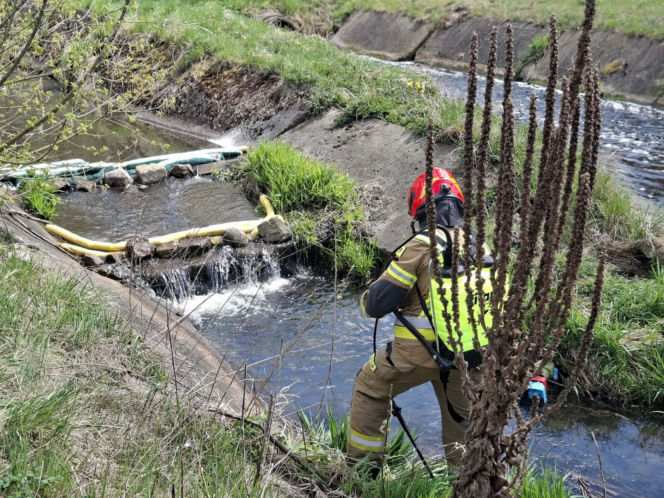 Nieznana substancja w rzece Kamiennej