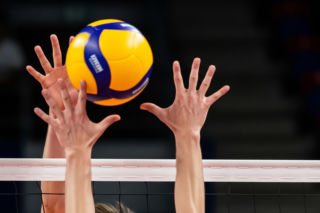 Ekstraklasa siatkarzy: Skra Bełchatów pokonuje Cuprum Stilon. Co wydarzyło się w pierwszym secie?