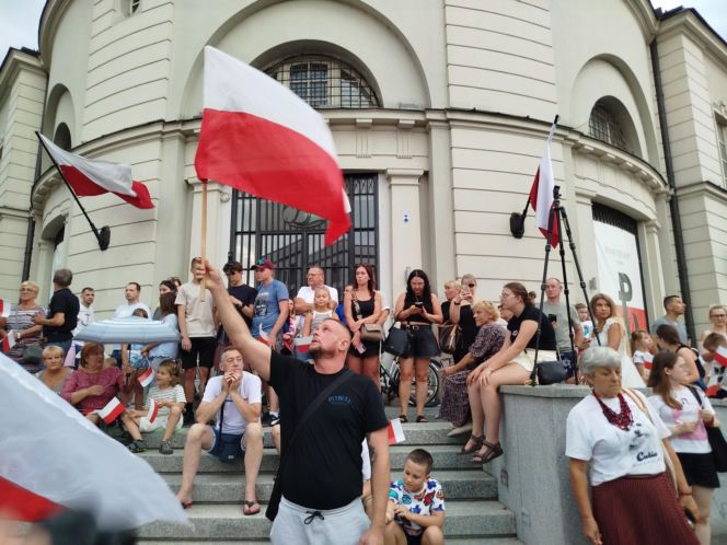 „Cześć i chwała bohaterom!”. Siedlczanie spotkali się w centrum miasta, by uczcić 82. rocznicę wybuchu Powstania Warszawskiego