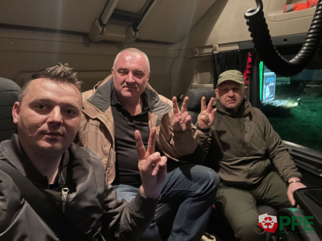 Gwiazdor disco polo jechał z pomocą humanitarną na Ukrainę. Dookoła wybuchały bomby!
