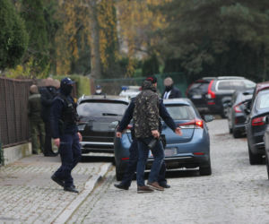 Policja pilnuje Kaczyńskiego? Radiowozy pod domem i kościołem