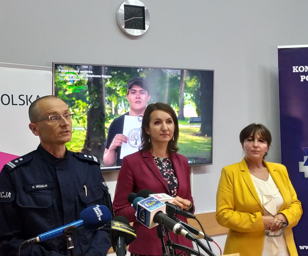 Wnuki edukują seniorów
