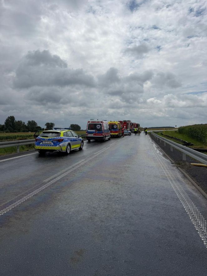 Tragiczny wypadek na Dolnym Śląsku. Dwie osoby nie żyją, droga jest zablokowana!
