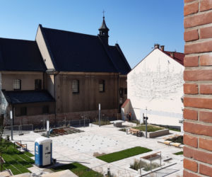 Zabytkowe cegły zostały odsłonięte