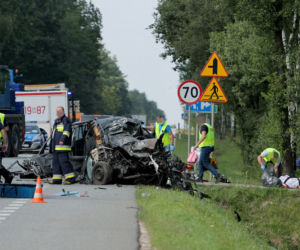 Wypadek w Grębiszewie. Tak wyglądają zmasakrowane pojazdy