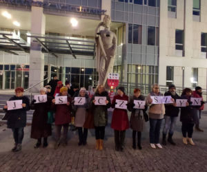 Radom: Manifestowali w obronie sędziów. Ponad 100 osób osób wzięło udział w demonstracji