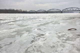 Groźne wzrosty poziomu rzek w Polsce. IMGW pilnie rozszerza mapę ostrzeżeń