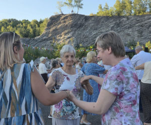 Gorący letni wieczór w Starachowicach! Międzypokoleniowa potańcówka opanowała Szlakowisko [FOTORELACJA]