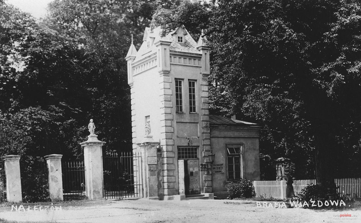 To ulubione miejsce na wycieczkę z rodziną. Zobacz, jak wyglądał Nałęczów 100 lat temu!