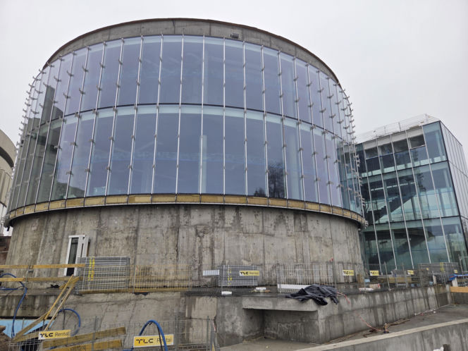 Duże opóźnienie rozbudowy Opery Nova. IV krąg wciąż w budowie