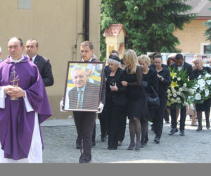 OSTATNIE POŻEGNANIE HENRYKA LOSKI MĘŻA KRYSTYNY LOSKI I OJCA GRAŻYNY TORBICKIEJ.