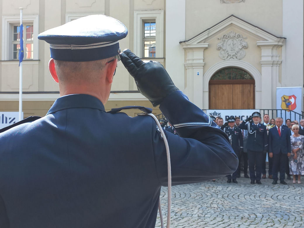 Trwają obchody Święta Policji w Lesznie. Świętują policjanci i policjantki