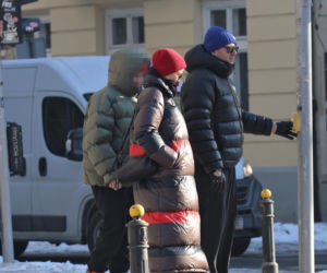 Tomasz Karolak  i Viola Kołakowska na spacerze