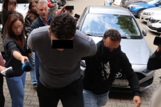 To on wjechał w rodzinę z niemowlęciem. Hubert B. doprowadzony do prokuratury w Krakowie