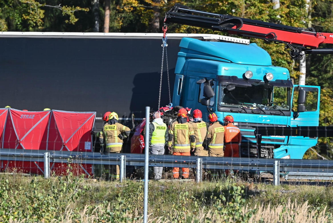 Ciężarówka zmiażdżyła auto nauki jazdy