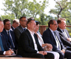 Przemysław Czarnek był królem parkietu we włoskim hotelu. Tam poznał piękną małżonkę [ZDJĘCIA]