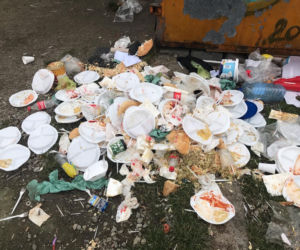 Śmieci na targowisku Świebodzki