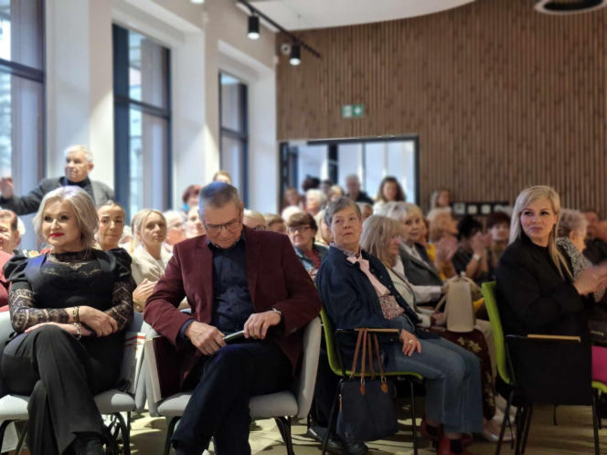 Starachowice. Moda, która nie zna metryki! Międzypokoleniowe show w Centrum Kreatywności Pałacyk